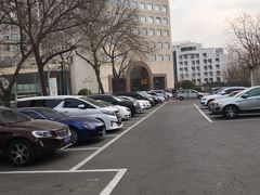 -亮马河大厦停车场