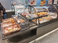面包甜点陈列柜-巴黎优朵烘焙馆(菱角湖壹号店)