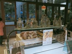 面包甜点陈列柜-Dough&Joe团憩(瑞虹天地月亮湾店)