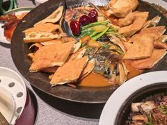 生态鱼头配油饼-秀儿四九城·新京菜(亚运村鸟巢店)