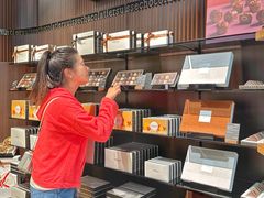 -Laderach 莱德拉(上海环贸iapm店)