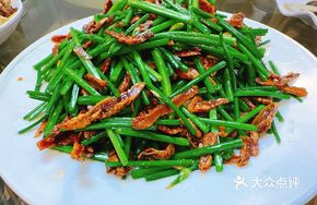 Fish Roe Stir-fried with Garlic Chives