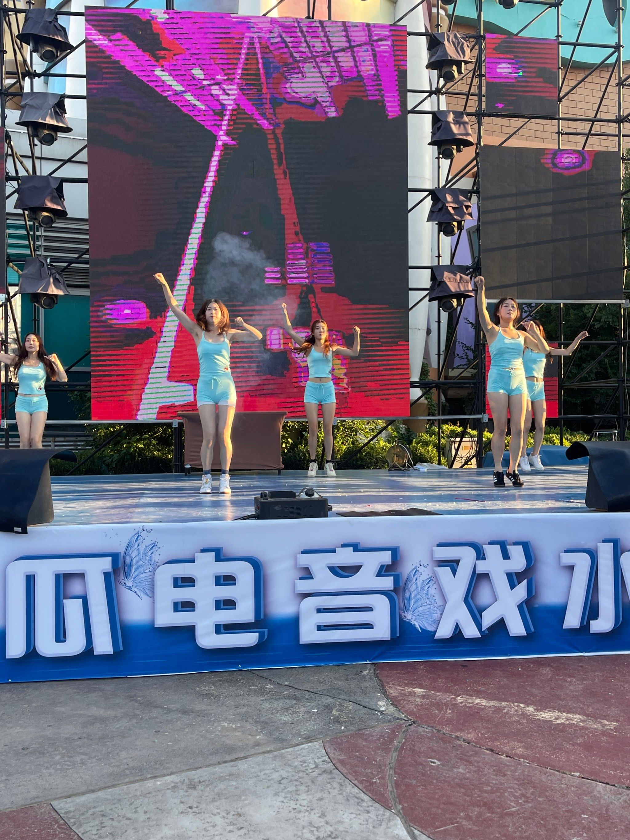 火力全开DJ版舞蹈挑战 大众点评