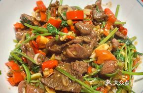 Coriander Stir-fried Pork Shank
