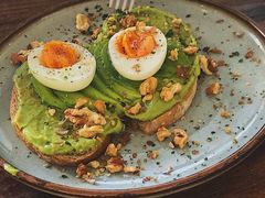 牛油果煮蛋吐司-RAC BAR(安福路店)