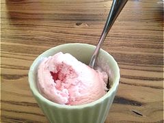草莓冰激凌-索纳斯咖啡(海安路店)