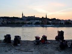 -多瑙河畔鞋履雕塑