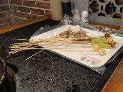 -两三事小郡肝串串香火锅(桂庙店)