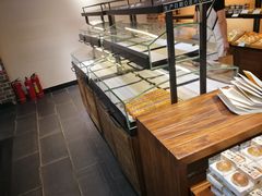 面包甜点陈列柜-皇冠幸福里动物奶油生日蛋糕(光谷软件园店)