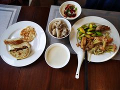 -南郊宾馆·风味自助餐厅·山东十六地市特色菜