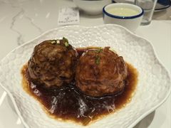 鸭蛋黄狮子头-梅飞酒家(名辉豪庭店)