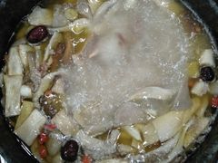 -绿色墨脱石锅城