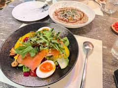烟熏三文鱼健康沙拉-SHADOWS•Bistro&Eatery(安福路店)
