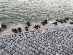 -多瑙河畔鞋履雕塑