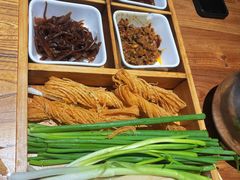 煎饼卷大葱（鲁菜）-鲁城往事(游客中心店)