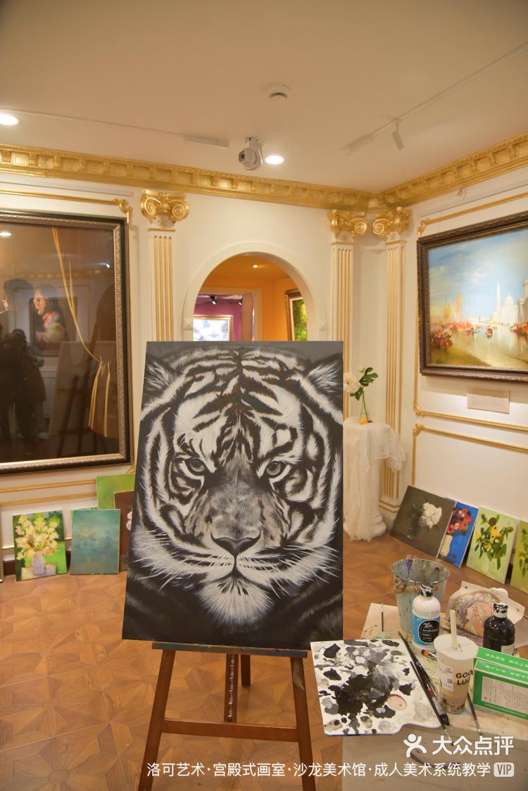 1 / 3 2 / 3 3 / 3 打开app查看高清大图 洛可艺术·宫殿式画室·沙龙