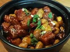 砂锅板栗红烧肉-遇见小院—虹鳟鱼•农家菜(怀柔店)