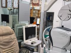 -豪门视光·星趣控·蔡司依视路眼镜代理商(中央大街店)