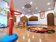 -抱抱熊托育中心(大悦城店)