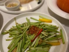 蒜蓉炒水芹-闻见中国海南菜(K11店)