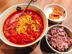 辣牛肉粉丝汤套餐-大食代美食广场(迪士尼小镇店)