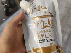 -正飞鲜奶(南湖一期店)