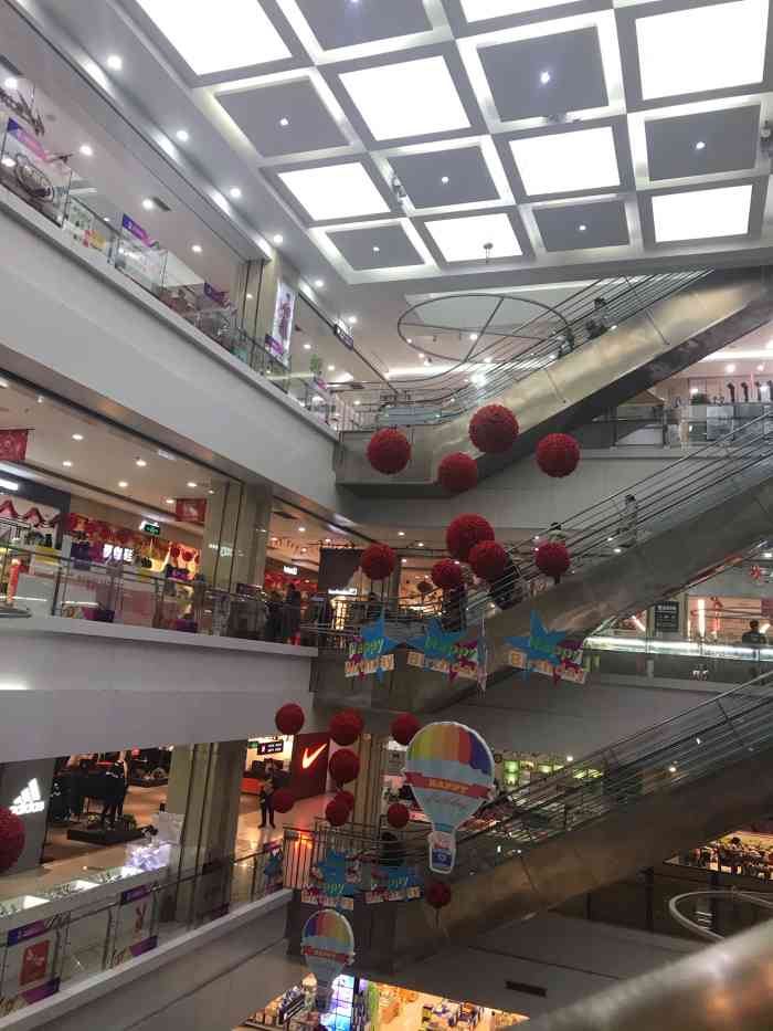 0 来县城好多次,逛大唐是属于我们的地标性商场,不过东西不够多,不够