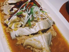 花雕肉饼蒸鲳鱼-径山十八道·风味民间菜(杭州总店)