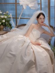 -Lady  Jane高端婚纱礼服馆