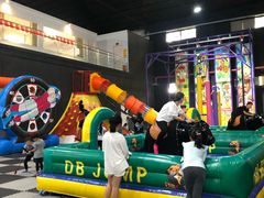 -嘿哟动霸CHUA·新潮玩运动娱乐中心·蹦床滑冰团建乐园