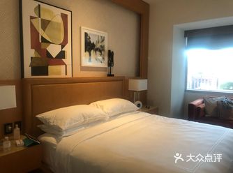 因为去的时候还下了几场雨…
