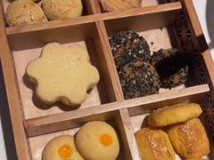 -八府香鸭·啫啫煲(华山路店)