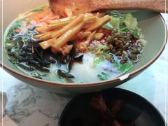 -百春原湖南牛肉粉(百联世纪店)