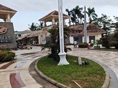 -亚龙湾亚泰商业街