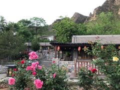 -百里峡七彩艺术小镇