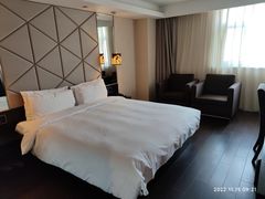 -桔子酒店(上海西藏北路地铁站店)