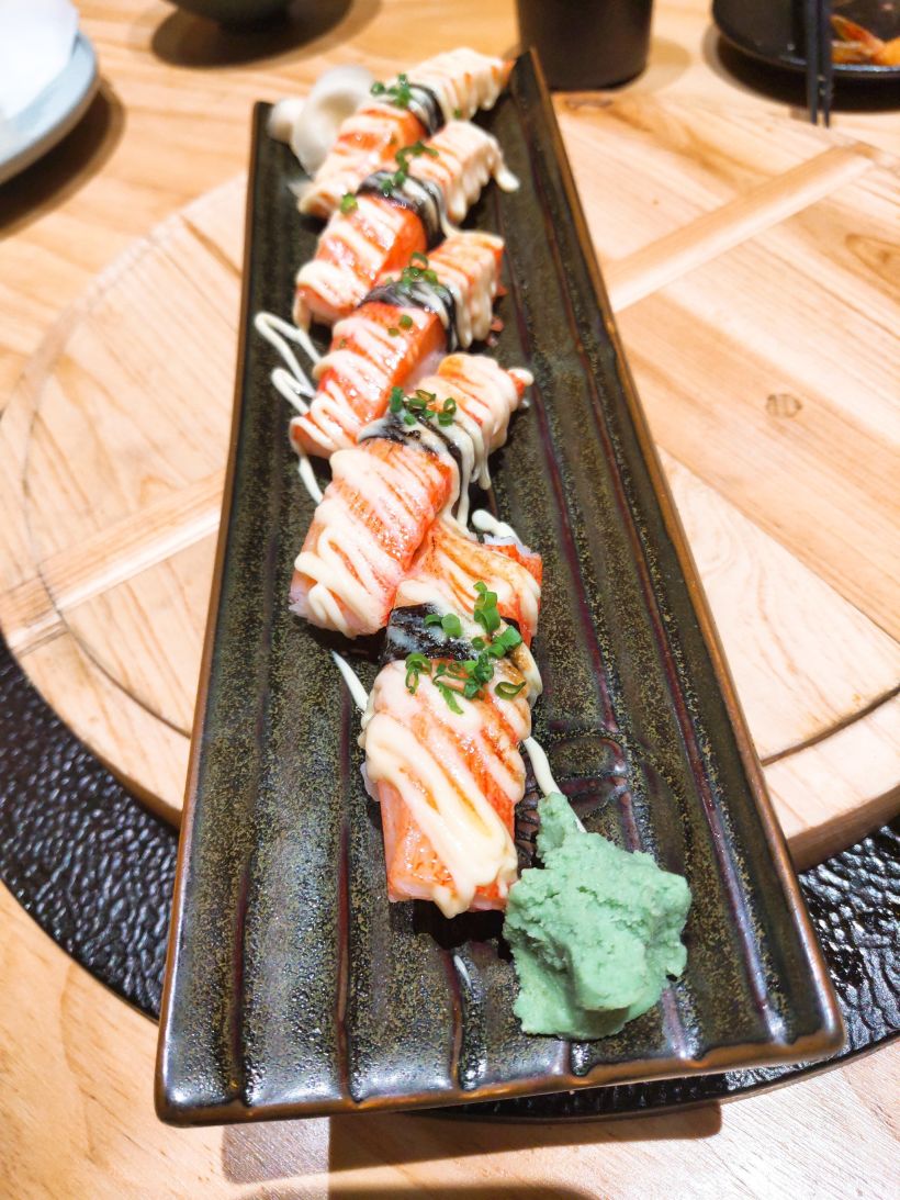 蟹柳手握一口一个