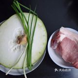 冬瓜丸子汤是一道美味可口的名菜