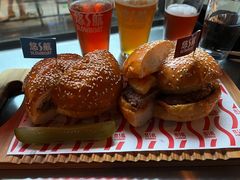 忧郁汉堡-悠航SLOWBOAT(三里屯店)