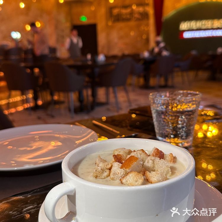 朝阳里的一家复古美式餐厅