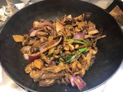 -胡须佬鸡煲四季火锅店(石厦西村直营店)
