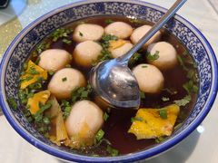 酸汤手打鲜鱼圆-红胖胖龙虾王·本地菜