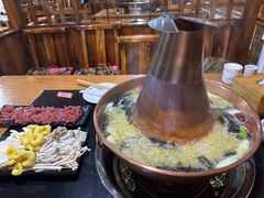 -果松木炭酸菜铜火锅·外婆参鸡汤