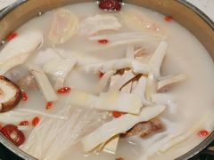 -三人行骨头王火锅(长寿店)