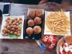 牛肉汉堡、鸡米花、薯条-Helens海伦司小酒馆(红旗南路店)