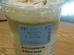 椰风灵感拿铁-瑞幸咖啡(深圳宝安机场国内到达厅店)