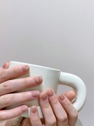 -花岐款式专研健康美甲沙龙