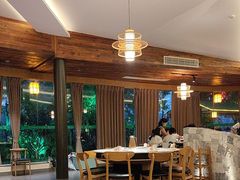 -茅草房·河畔园林火锅