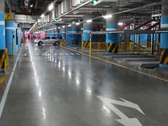 -白玉兰广场停车场