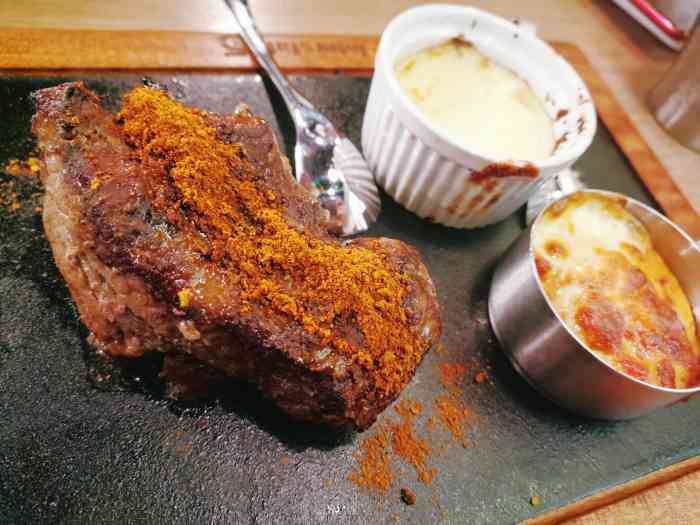 5号公路餐厅(曼哈顿店)-"牛排很赞,环境很舒适,满适合来喝两杯的,.